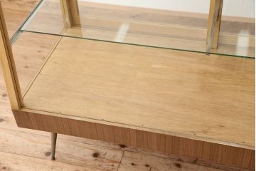 レトロ家具　アンティーク　古い駄菓子屋のレトロな台形ガラスケース?(ショーケース)