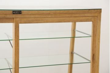 レトロ家具　アンティーク　古い駄菓子屋のレトロな台形ガラスケース?(ショーケース)