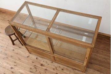 アンティーク　古い雑貨屋のレトロなガラスケース(ショーケース)