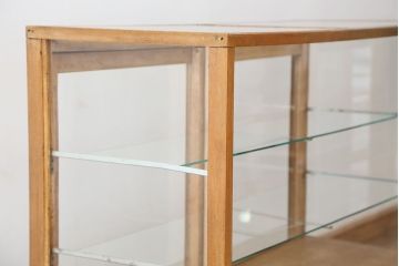 アンティーク　古い雑貨屋のレトロなガラスケース(ショーケース)