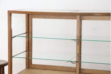 アンティーク　古い雑貨屋のレトロなガラスケース(ショーケース)