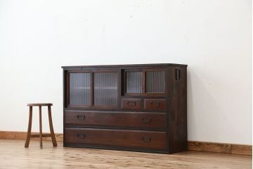 アンティーク家具　アンティーク　素敵なデザイン!古い木のモールガラスローチェスト
