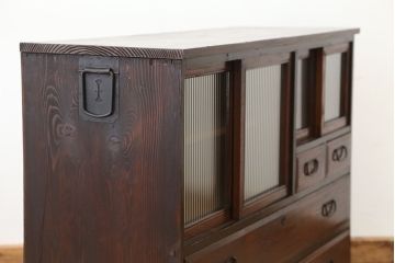 アンティーク家具　アンティーク　素敵なデザイン!古い木のモールガラスローチェスト