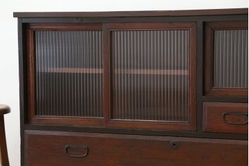 アンティーク家具　アンティーク　素敵なデザイン!古い木のモールガラスローチェスト