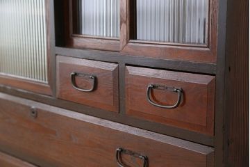 アンティーク家具　アンティーク　素敵なデザイン!古い木のモールガラスローチェスト