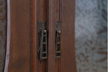 アンティーク家具　アンティーク　素敵なデザイン!大正ロマン　上質な本箱(収納棚)