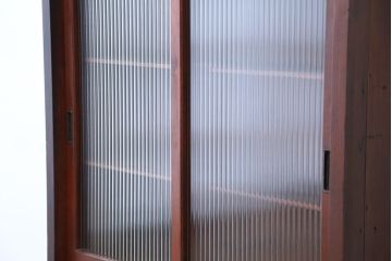 アンティーク家具　★アンティーク　古い木の縦型鉄脚収納棚