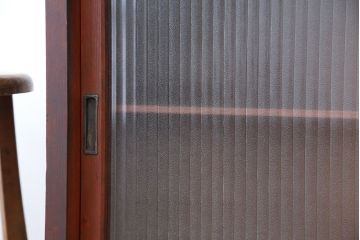 アンティーク家具　★アンティーク　古い木の縦型鉄脚収納棚