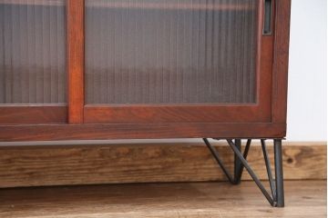 アンティーク家具　★アンティーク　古い木の縦型鉄脚収納棚