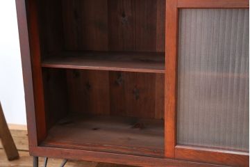 アンティーク家具　★アンティーク　古い木の縦型鉄脚収納棚