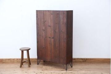 アンティーク家具　★アンティーク　古い木の縦型鉄脚収納棚