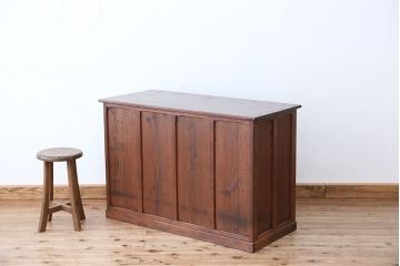 アンティーク家具　アンティーク　素敵なデザイン!古い木のモールガラスカウンターテーブル(収納棚、食器棚)