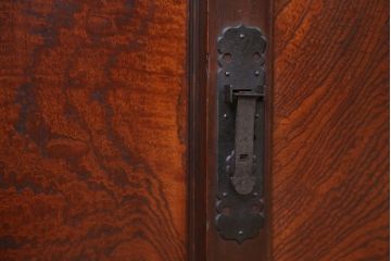 アンティーク家具　古民具・骨董　欅材玉杢引き戸の収納箪笥サイドボード(水屋箪笥、下駄箱、食器棚、収納棚)