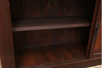 アンティーク家具　古民具・骨董　欅材玉杢引き戸の収納箪笥サイドボード(水屋箪笥、下駄箱、食器棚、収納棚)