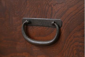 アンティーク家具　古民具・骨董　古い欅材の木目の素晴らしい上質な時代箪笥サイドボード(水屋箪笥、ローチェスト、食器棚、収納棚)