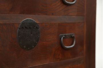 アンティーク家具　古民具・骨董　古い欅材の木目の素晴らしい上質な時代箪笥サイドボード(水屋箪笥、ローチェスト、食器棚、収納棚)