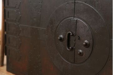 アンティーク家具　古民具・骨董　古いお家の観音開き時代箪笥ローボード(ローチェスト)