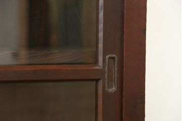 アンティーク家具　アンティーク　味わい深いシックな収納棚(飾り棚、食器棚)