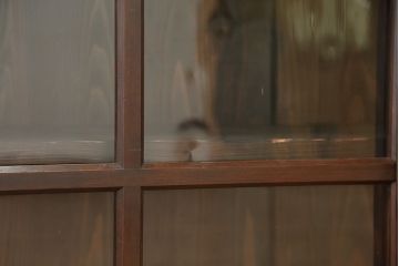 アンティーク家具　アンティーク　味わい深いシックな収納棚(飾り棚、食器棚)