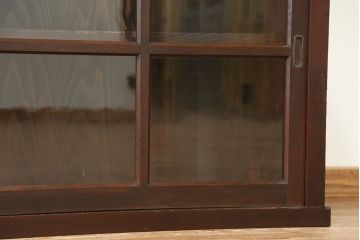 アンティーク家具　アンティーク　味わい深いシックな収納棚(飾り棚、食器棚)
