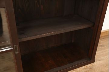 アンティーク家具　アンティーク　味わい深いシックな収納棚(飾り棚、食器棚)