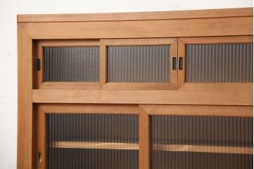 アンティーク家具　古民具・骨董　素敵なデザイン!古い木味のモールガラス四尺水屋箪笥(食器棚、収納棚)