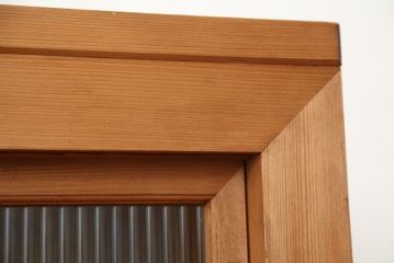 アンティーク家具　古民具・骨董　素敵なデザイン!古い木味のモールガラス四尺水屋箪笥(食器棚、収納棚)