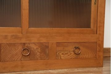 アンティーク家具　古民具・骨董　素敵なデザイン!古い木味のモールガラス四尺水屋箪笥(食器棚、収納棚)