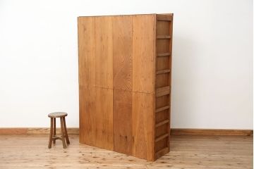 アンティーク家具　古民具・骨董　素敵なデザイン!古い木味のモールガラス四尺水屋箪笥(食器棚、収納棚)