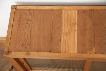アンティーク家具　古民具・骨董　素敵なデザイン!古い木味のモールガラス四尺水屋箪笥(食器棚、収納棚)