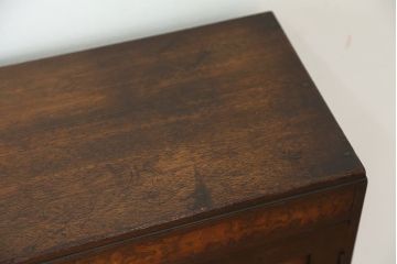 アンティーク家具　アンティーク　古い木の小振りな本箱