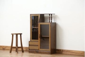 レトロ家具　アンティーク　レトロなデザインの小振りな本箱