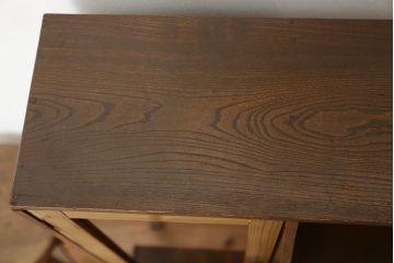 レトロ家具　アンティーク　レトロなデザインの小振りな本箱