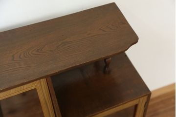 レトロ家具　アンティーク　レトロなデザインの小振りな本箱