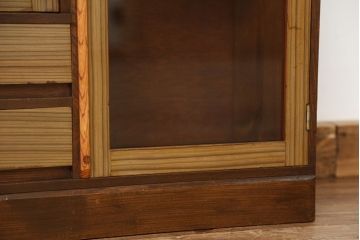 レトロ家具　アンティーク　レトロなデザインの小振りな本箱