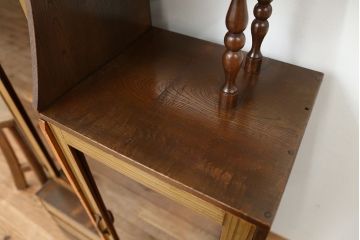 レトロ家具　アンティーク　レトロなデザインの小振りな本箱