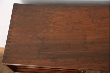 アンティーク家具　アンティーク　高級品!三方ケヤキ材の上質な収納棚(飾り棚、茶箪笥)