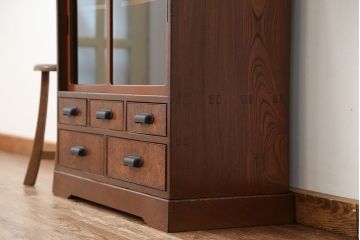 アンティーク家具　アンティーク　高級品!三方ケヤキ材の上質な収納棚(飾り棚、茶箪笥)