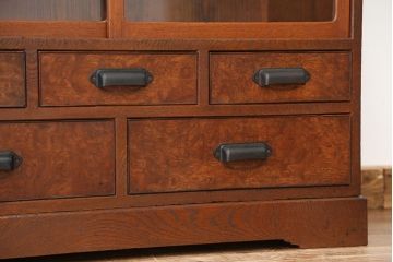 アンティーク家具　アンティーク　高級品!三方ケヤキ材の上質な収納棚(飾り棚、茶箪笥)