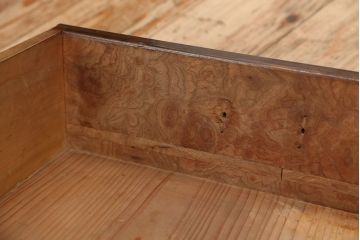 アンティーク家具　アンティーク　高級品!三方ケヤキ材の上質な収納棚(飾り棚、茶箪笥)