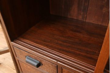 アンティーク家具　アンティーク　高級品!三方ケヤキ材の上質な収納棚(飾り棚、茶箪笥)