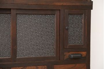 アンティーク家具　☆古民具・骨董　使い込まれたダイヤガラス二段重ねアンティーク食器棚(収納棚)