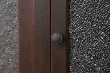 アンティーク家具　☆古民具・骨董　使い込まれたダイヤガラス二段重ねアンティーク食器棚(収納棚)