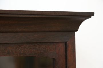 アンティーク家具　☆アンティーク　素敵なデザイン!古い木のモールガラス二段重ね収納棚(飾り棚、食器棚)