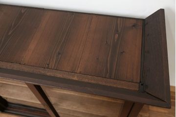 アンティーク家具　☆アンティーク　素敵なデザイン!古い木のモールガラス二段重ね収納棚(飾り棚、食器棚)