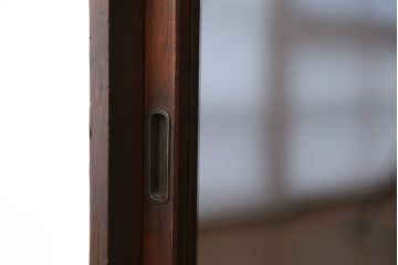 アンティーク家具　アンティーク　素敵なデザイン!古い木の鉄脚収納棚