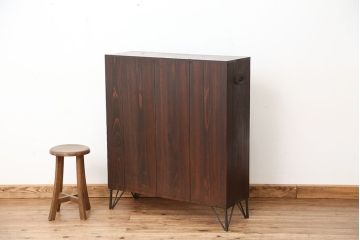 アンティーク家具　アンティーク　素敵なデザイン!古い木の鉄脚収納棚