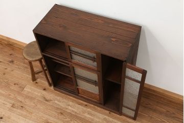 アンティーク家具　アンティーク　素敵なデザイン!古い木のダイヤガラス収納棚(下駄箱)