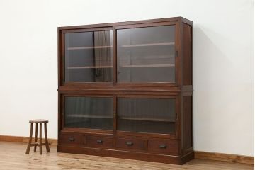 アンティーク家具　アンティーク　古い木のシンプルなモールガラス二段重ね収納棚(飾り棚、食器棚、陳列棚)