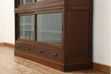 アンティーク家具　アンティーク　古い木のシンプルなモールガラス二段重ね収納棚(飾り棚、食器棚、陳列棚)
